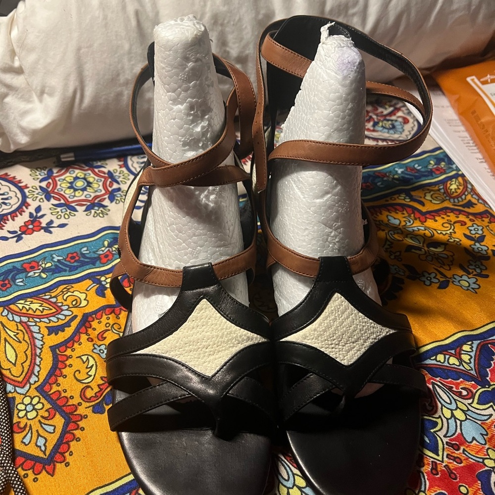 Sandals - Picture 4 of 6